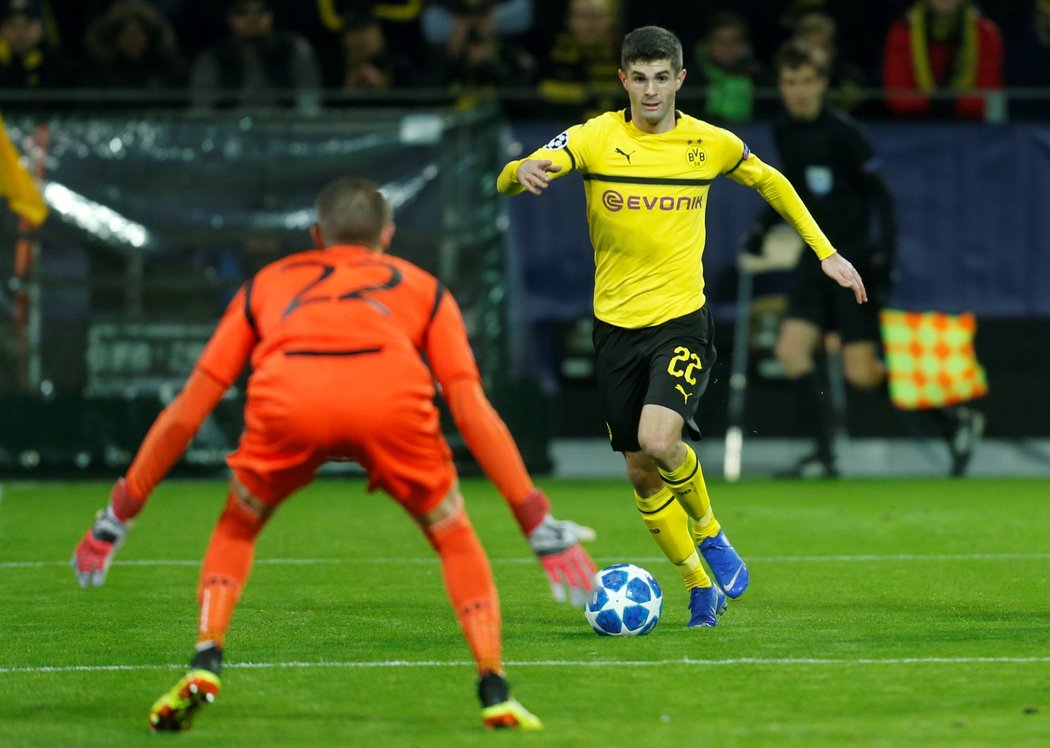 Americký záložník Christian Pulisic v dresu Borussie Dortmund