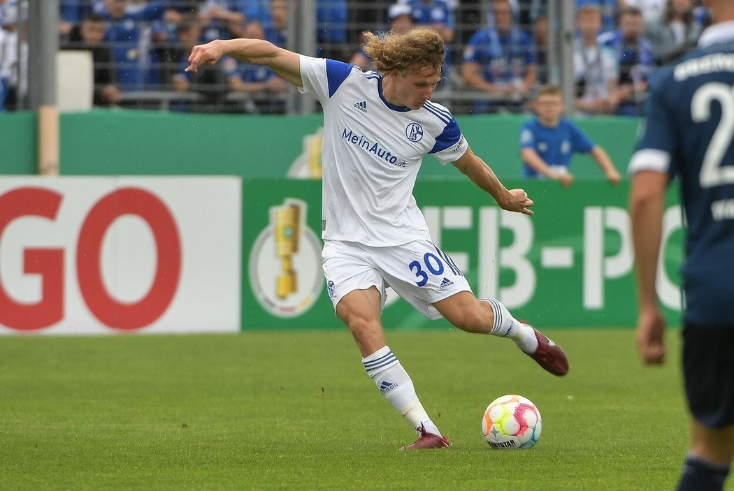 Alex Král v akci za Schalke