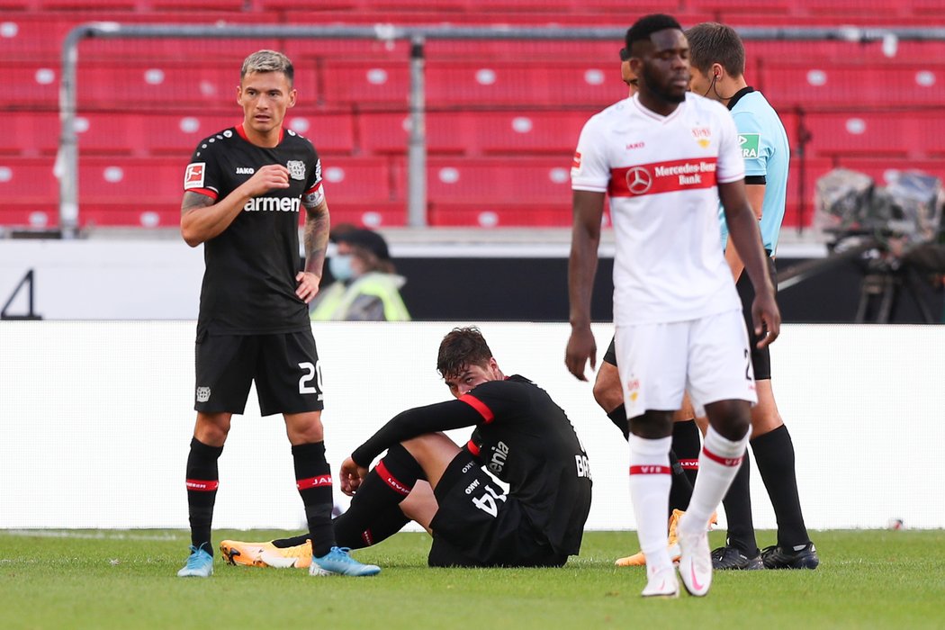 Zraněný Patrik Schick musel krátce po vstřeleném gólu střídat