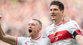 Stuttgart ukončil sérii bez výhry pětigólovým přídělem Hannoveru