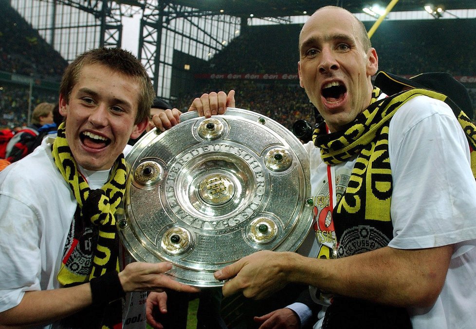 Tomáš Rosický a Jan Koller slaví německý titul s Borussií Dortmund.