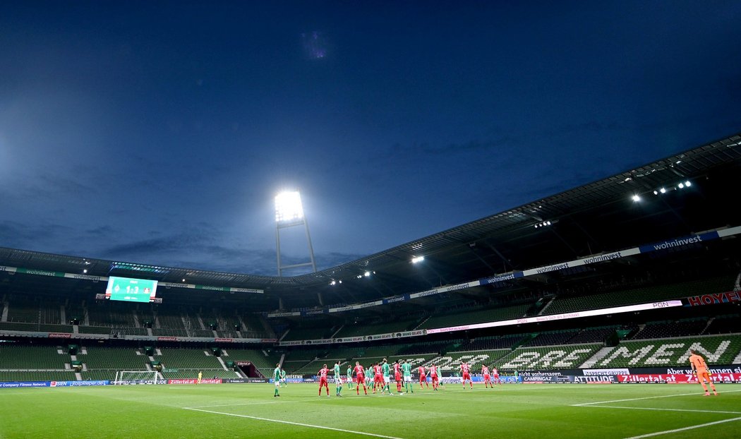 Prázdný stadion Brém při utkání s Leverkusenem