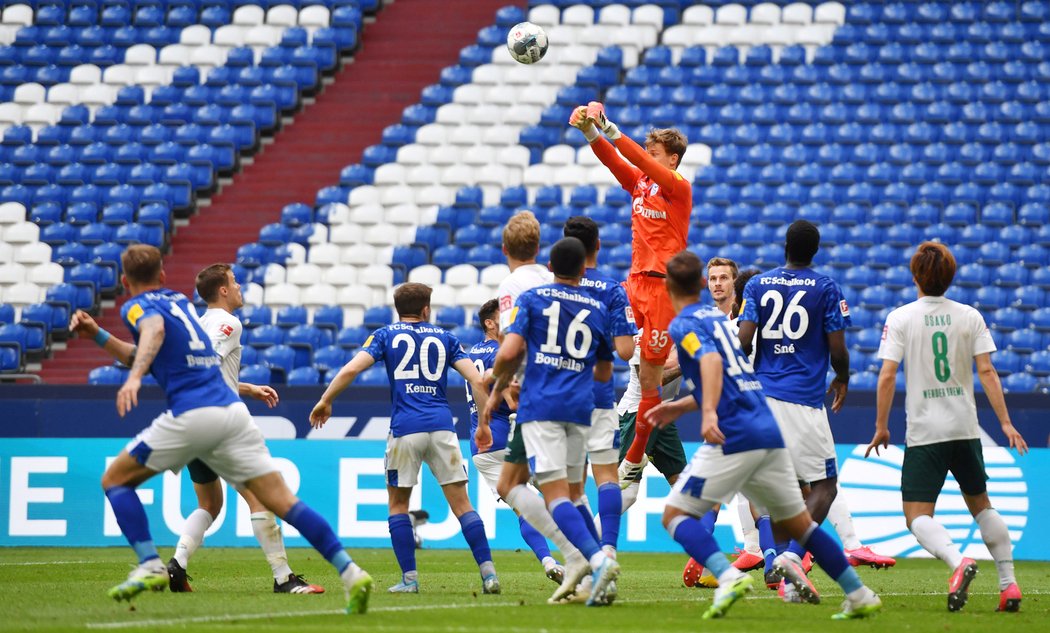 Brémy přetlačily Schalke a živí naději na záchranu