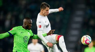 Wolfsburg - Leverkusen 0:0. Hložek hrál do 78. minuty, Schick stále mimo