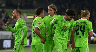 Leverkusen remizoval s Wolfsburgem. Hložek hrál hodinu, Schick zraněný