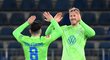 Radost hráčů Wolfsburgu po gólu proti Bielefeldu