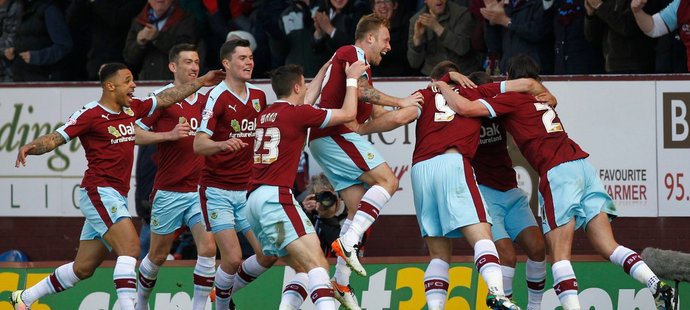 Fotbalisté Burnley slaví postup do anglické Premier League