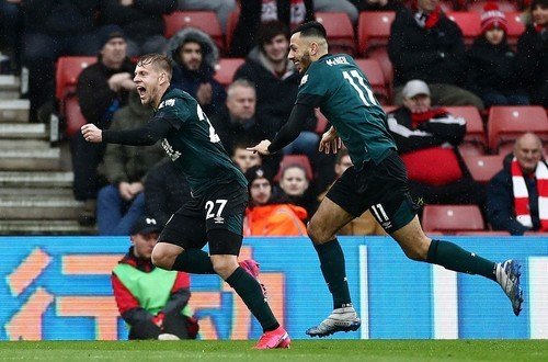 Gólová radost útočníka Burnley Matěje Vydry v utkání se Southamptonem