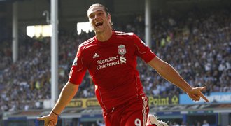 Liverpoolský útočník Carroll bude hostovat ve West Hamu