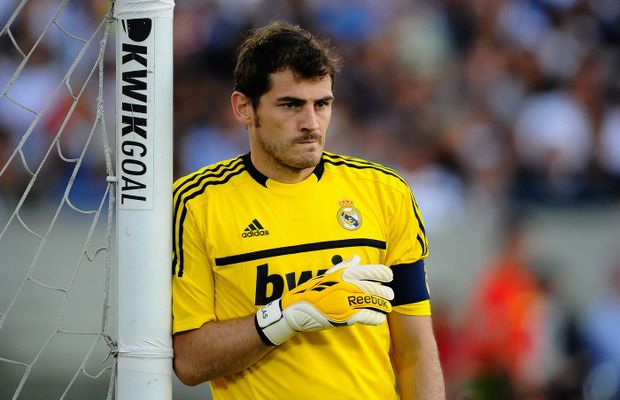 Iker Casillas v dresu Realu madrid Iker Casillas v dresu Realu madrid