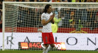 Šílený trest? Cavani po gólu předstíral střelbu z pušky a byl vyloučen