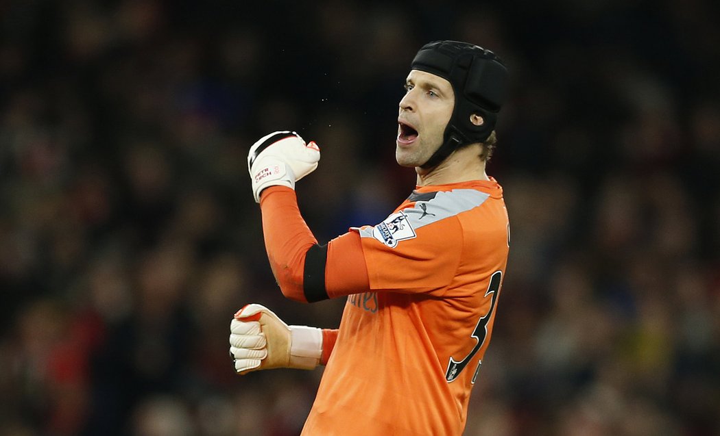 Český brankář Petr Čech po utkání s Bournemouthem, ve kterém udržel rekordní 170. čisté konto v kariéře v Premier League