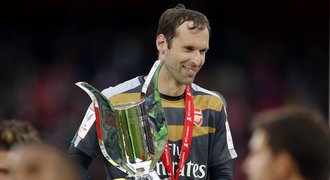 Čech je na vrcholu. V Arsenalu se může ještě lepšit, chválí Wenger