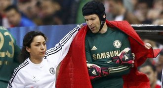 Zraněný Čech je v nevýhodě. Může jen čekat, co Courtois předvede