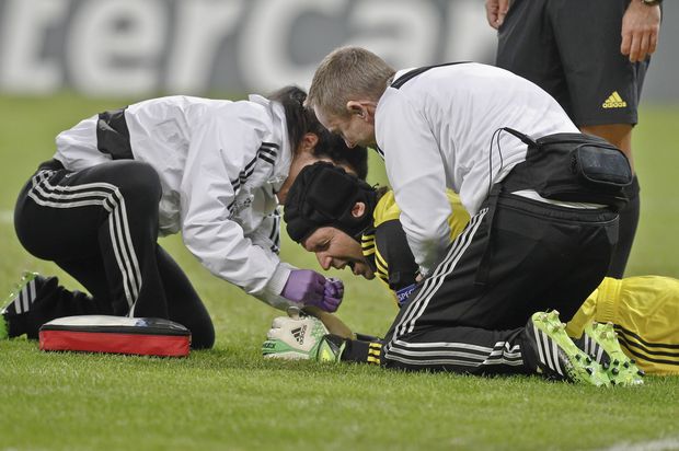 Čech v péči lékaře a fyzioterapeutky. Čech v péči lékaře a fyzioterapeutky.