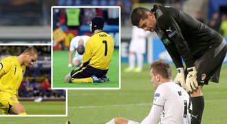 VIDEO: Angličané, Čech, teď Kozáčik. Slavné chyby gólmanů