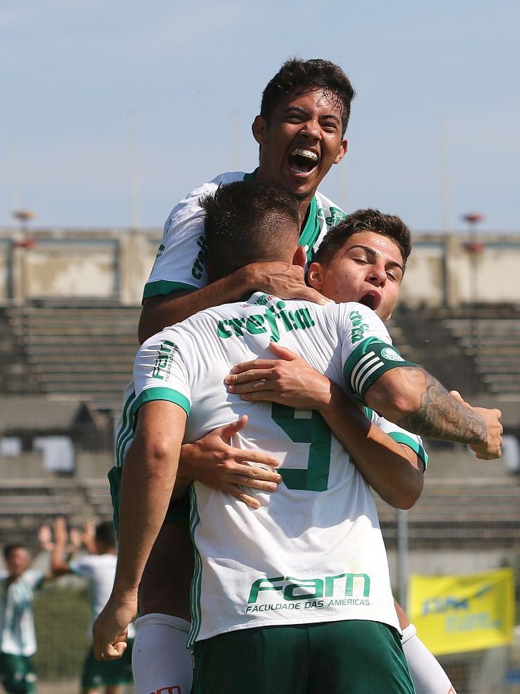 Mladíci z brazilského Palmeiras ovládli na CEE Cupu svou skupinu a zahrají si finále