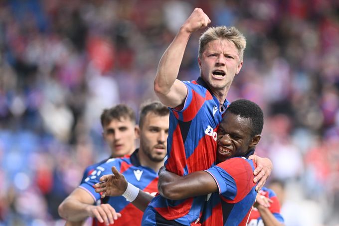 Třetí výhra rozjeté Plzně, Kováčův poločasový fén: Dweh nás pomalu ubránil sám... Třetí výhra rozjeté Plzně, Kováčův poločasový fén: Dweh nás pomalu ubránil sám...