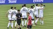 Fotbalisté Karviné se radují z branky v utkání proti Českým Budějovicím