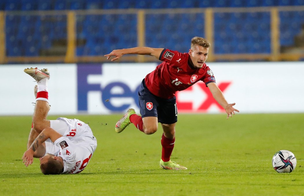 Český záložník Michal Sadílek v zápase kvalifikace o postup na MS proti Bělorusku