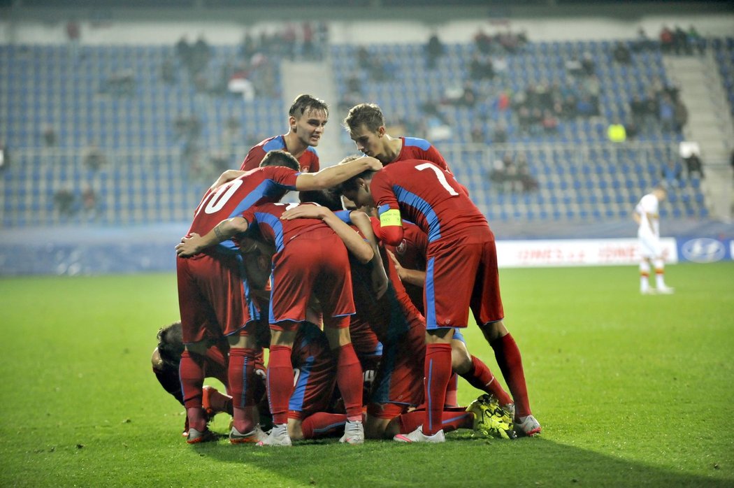 Čeští fotbalisté vedlil po prvním poločase o dvě branky