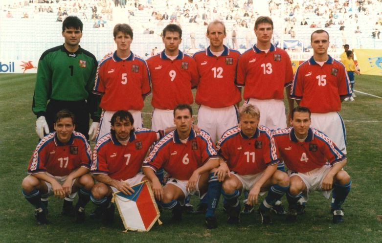 Tým České republiky před zápasem s Brazílií v rámci semifinále Konfederačního poháru v roce 1997 v Saúdské Arábii. Utkání vyhráli &#34;kanárci&#34; 2:0