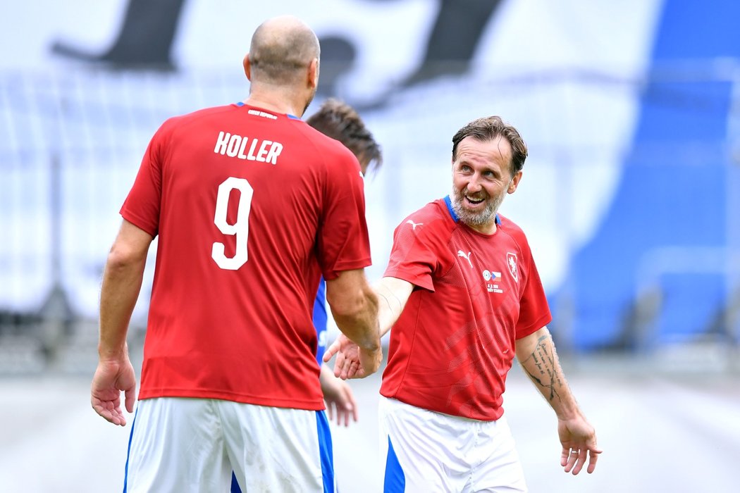 Jan Koller a Karel Poborský na exhibičním utkání v Olmouci u příležitosti 100let od založení klubu