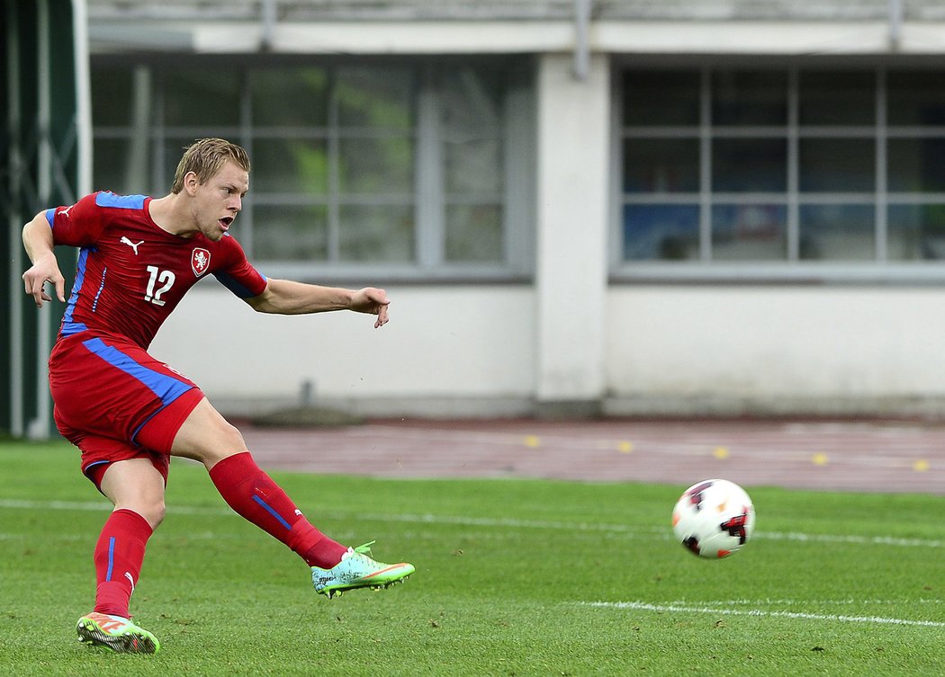 Matěj Vydra právě střílí českou branku do sítě Finska