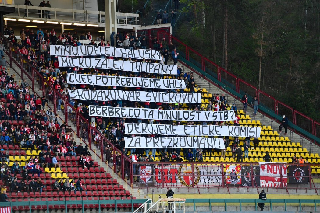 Fanoušci Slavie vytáhli choreo s nápsiem