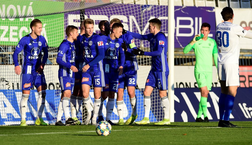 Fotbalisté Olomouce se radují z vítězné trefy do sítě Liberce