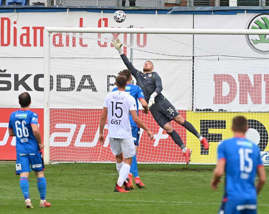 Nádherná zakroucená trefa v podání hradeckého Jakuba Rady do sítě Plzně! Parádní gól rozhodl o výhře Východočechů 1:0!