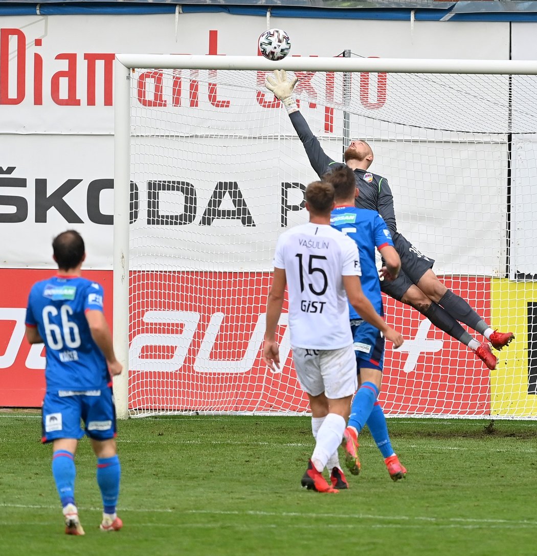 Nádherná zakroucená trefa v podání hradeckého Jakuba Rady do sítě Plzně! Parádní gól rozhodl o výhře Východočechů 1:0!