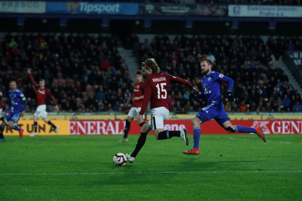 Fotbalista Matěj Hanousek (vpravo) se po zemětřesení vrací s rodinou do Česka. Na snímku s Davidem Lischkou a Michalem Trávníkem