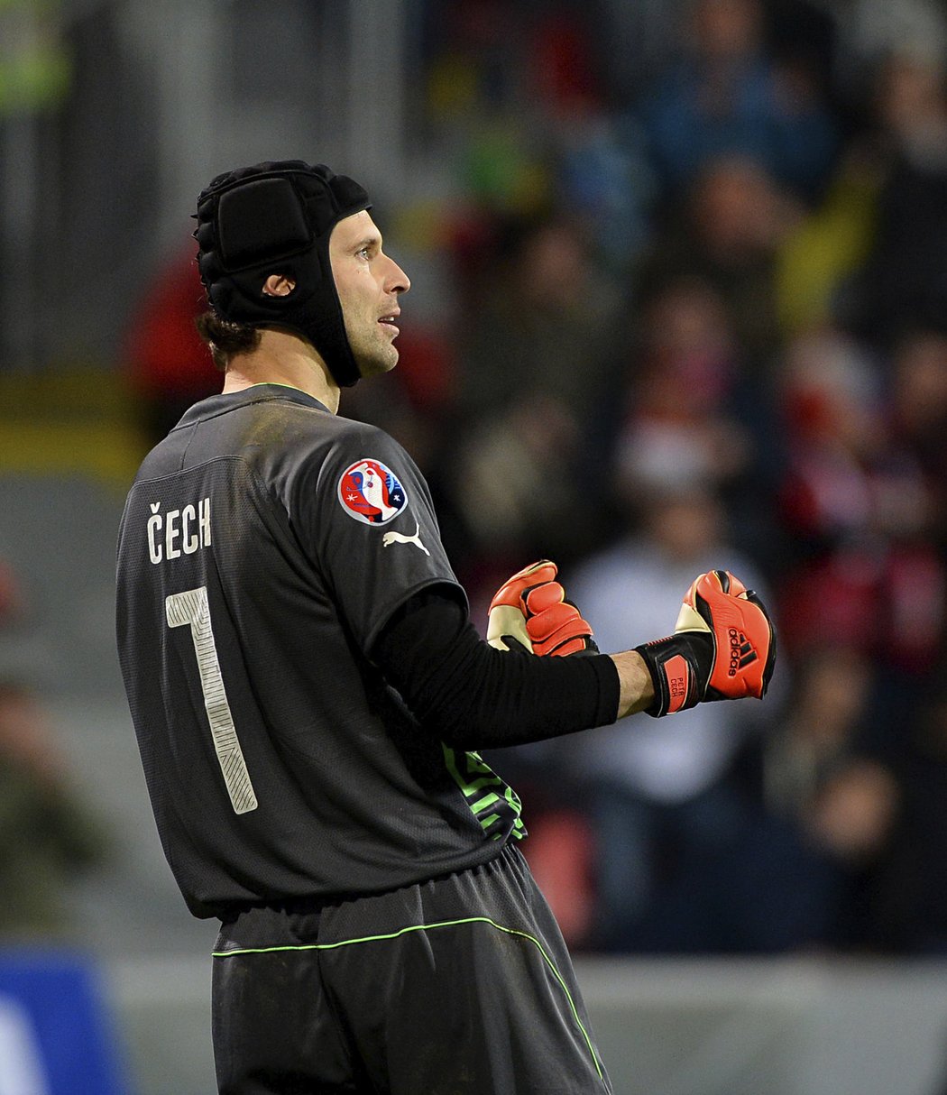 Petr Čech při pravním gólu zaváhal