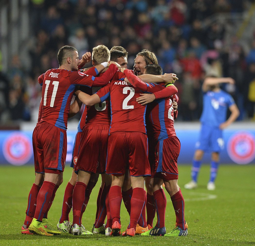 Čeští fotbalisté pokračují v úžasném vstupu do kvalifikace o EURO 2016 ve Francii. Svěřenci Pavla Vrby otočili zápas proti Islandu, zvítězili v Plzni 2:1 a vládnou svojí skupině.