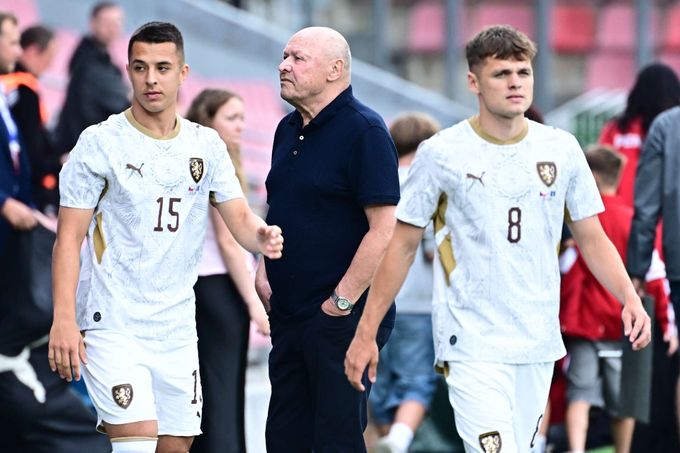 ONLINE: Česko - Kosovo 2:0. Šest změn o přestávce, na hřišti je i Sochůrek ONLINE: Česko - Kosovo 2:0. Šest změn o přestávce, na hřišti je i Sochůrek