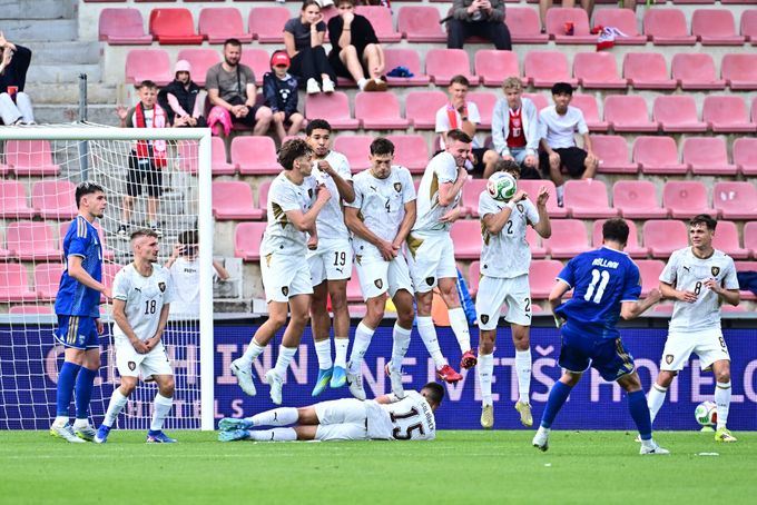 ONLINE: Česko - Kosovo 2:1. Změny v sestavě do druhé půle, soupeř snížil ONLINE: Česko - Kosovo 2:1. Změny v sestavě do druhé půle, soupeř snížil