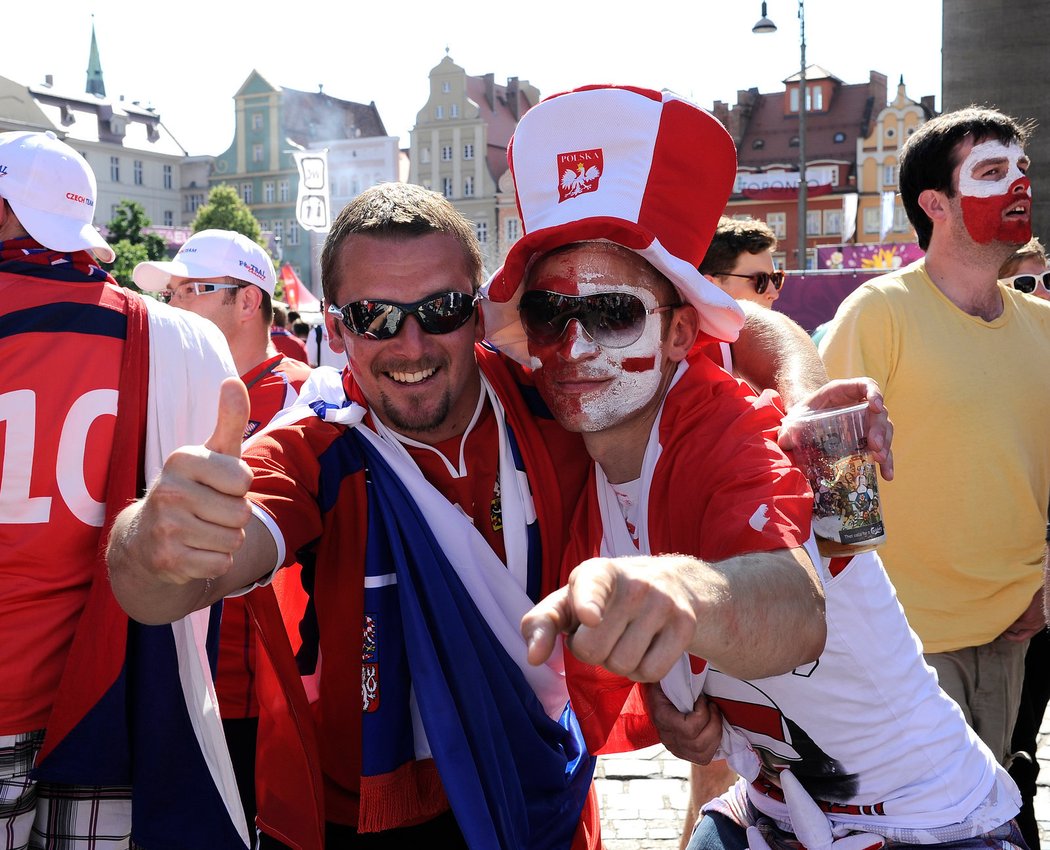 Čeští a polští fanoušci před vzájemným utkáním ve Wroclawi