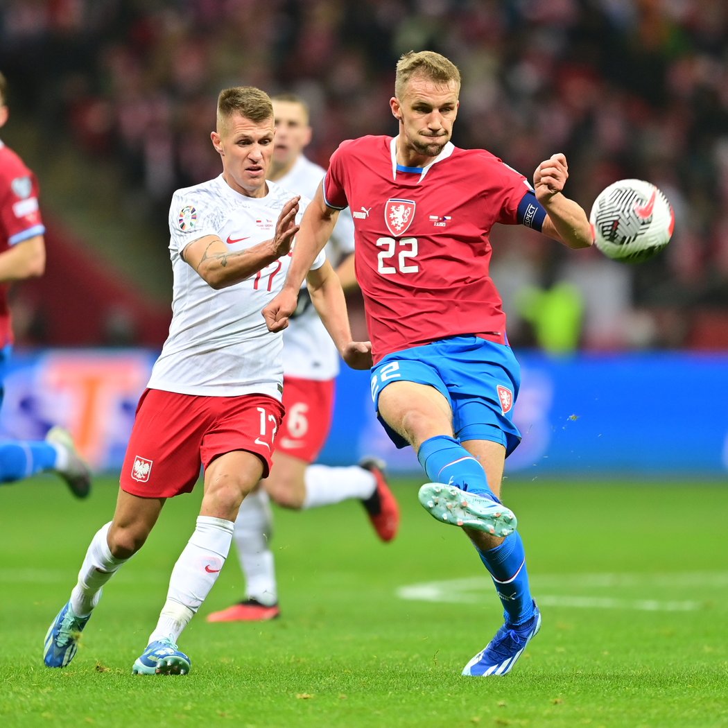 Kapitán české reprezentace Tomáš Souček během utkání v Polsku