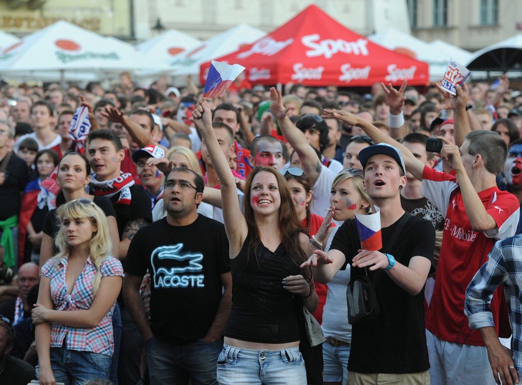 Atmosféra na Staromáku byla během zápasů českého týmu na evropském šampionátu parádní