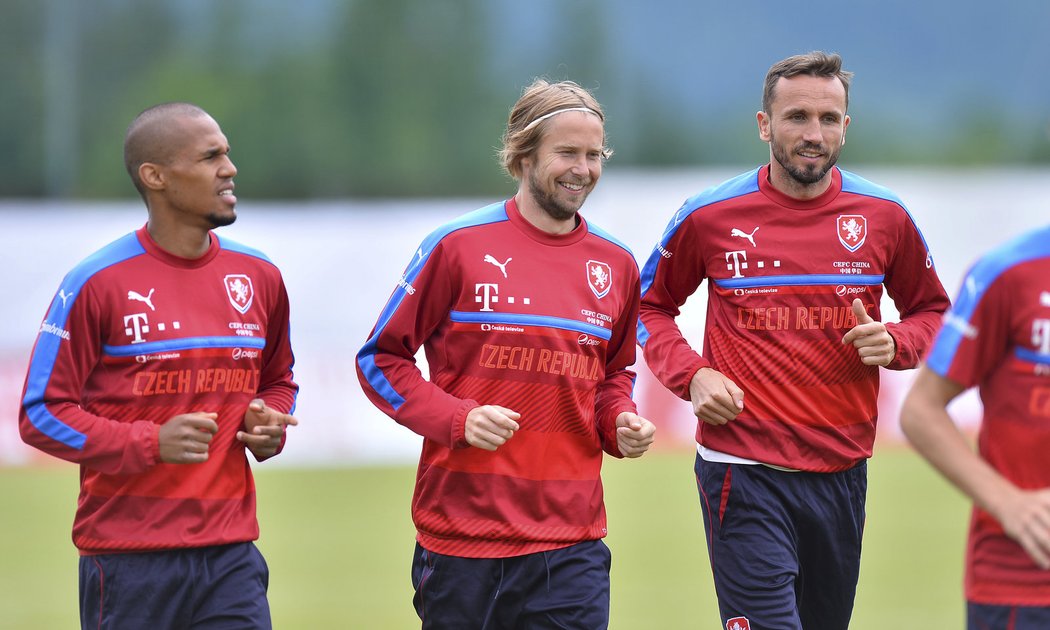 Tomáš Sivok, Jaroslav Plašil a Theo Gebre Selassie na tréninku české fotbalové reprezentace během soustředění v Rakousku