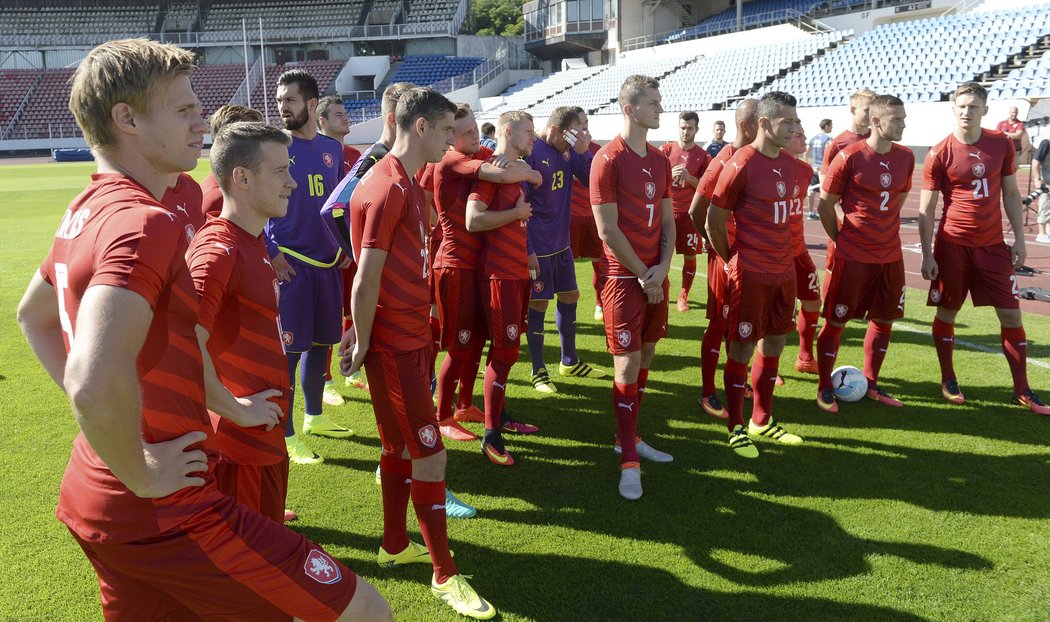 Čeští fotbalisté si užívali pohodové nálady i krásného počasí