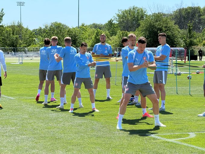 Repre v New Jersey: policejní psi, shovívavý Koubek, jet lag i bizon. Útočník stále zraněný Repre v New Jersey: policejní psi, shovívavý Koubek, jet lag i bizon. Útočník stále zraněný