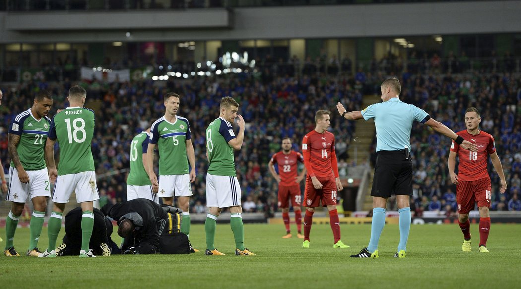 Conor McLaughlin po souboji s Janem Bořil skončil v péči lékařů