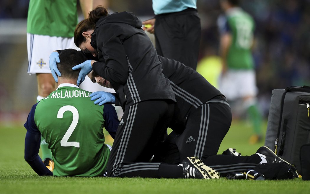 Conor McLaughlin po souboji s Janem Bořilem skončil v péči lékařů