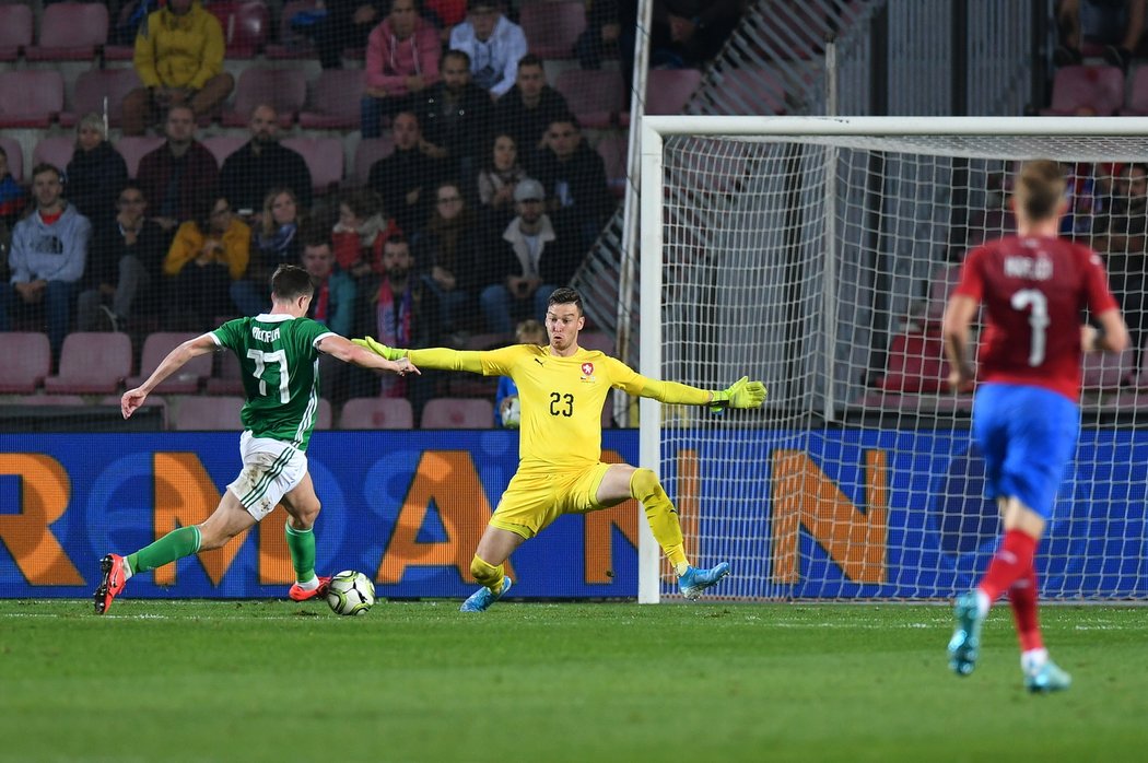 Paddy McNair obešel Pavlenku a do prázdné brány zvýšil na 3:0