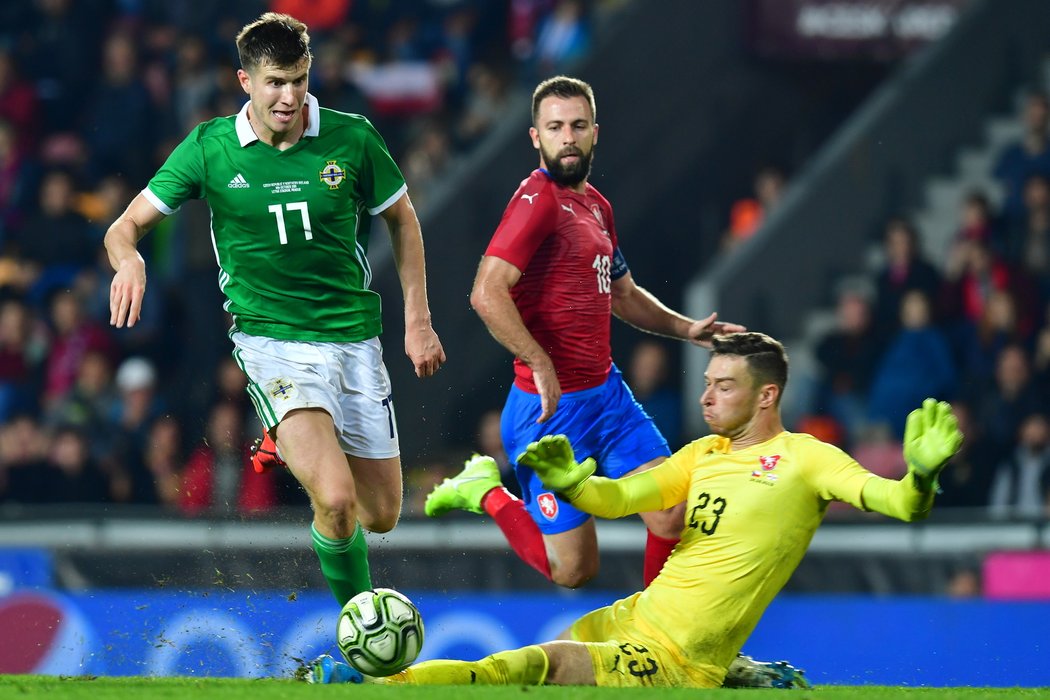 Paddy McNair obešel Pavlenku a do prázdné brány zvýšil na 3:0