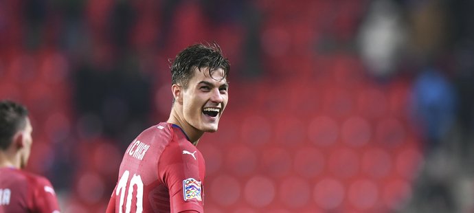 Patrik Schick měl po utkání se Slovenskem důvod k širokému úsměvu