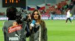 Přítelkyně Casillase při reportáži pro španělskou televizi