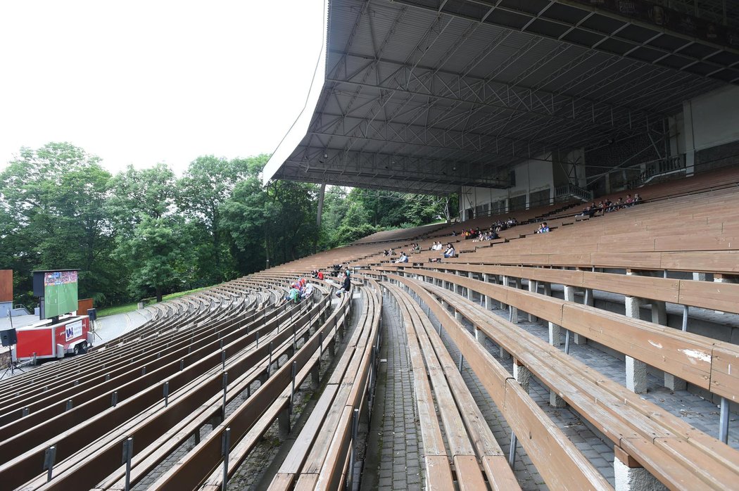 V Ústí nad Labem příliš fanoušků do letního kina fotbal mezi Čechy a Španěly nepřilákal